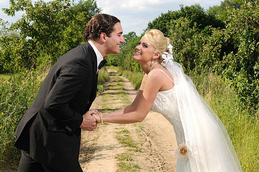Can A Woman Wear A White Jacket To A Wedding