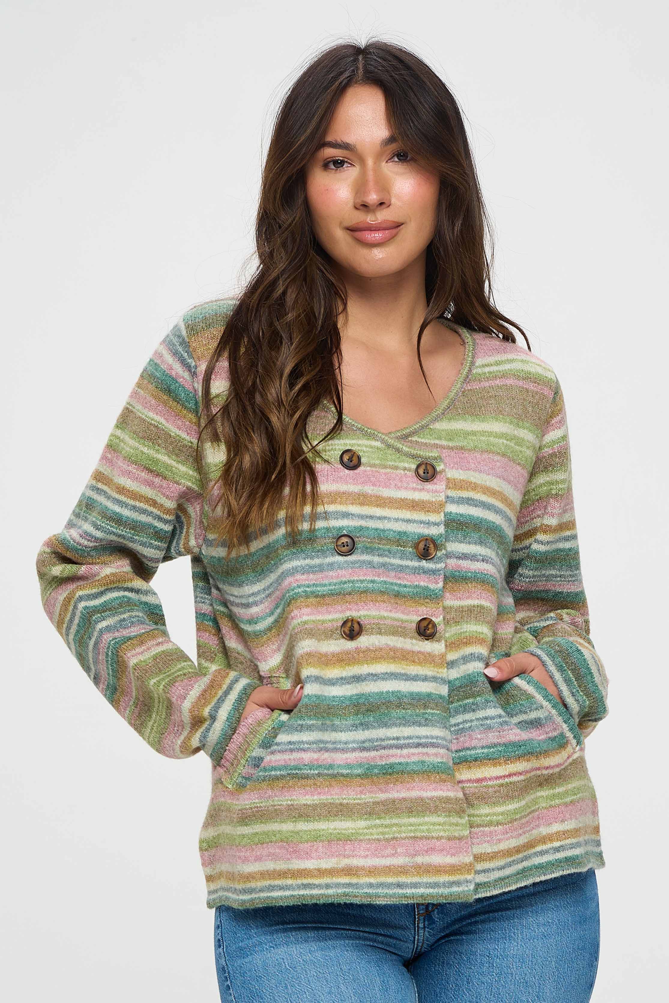 The versatile and stylish design of this sweater makes it perfect for any occasion, from running errands to a night out with friends. Don't miss out on this small and chic sweater, the perfect addition to any fashion-savvy individual's wardrobe!